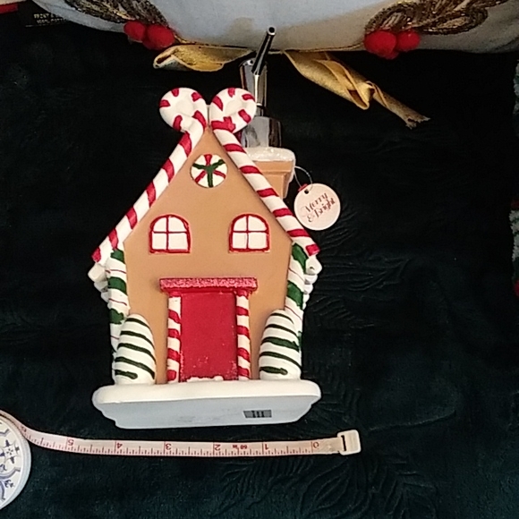 New! GingerBread Home Christmas Decor Hand Soap or lotion Dispenser - Picture 13 of 16